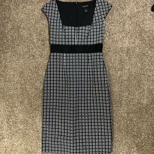 White House Black Market Size 00 Geometric Print Black and White Midi Dress